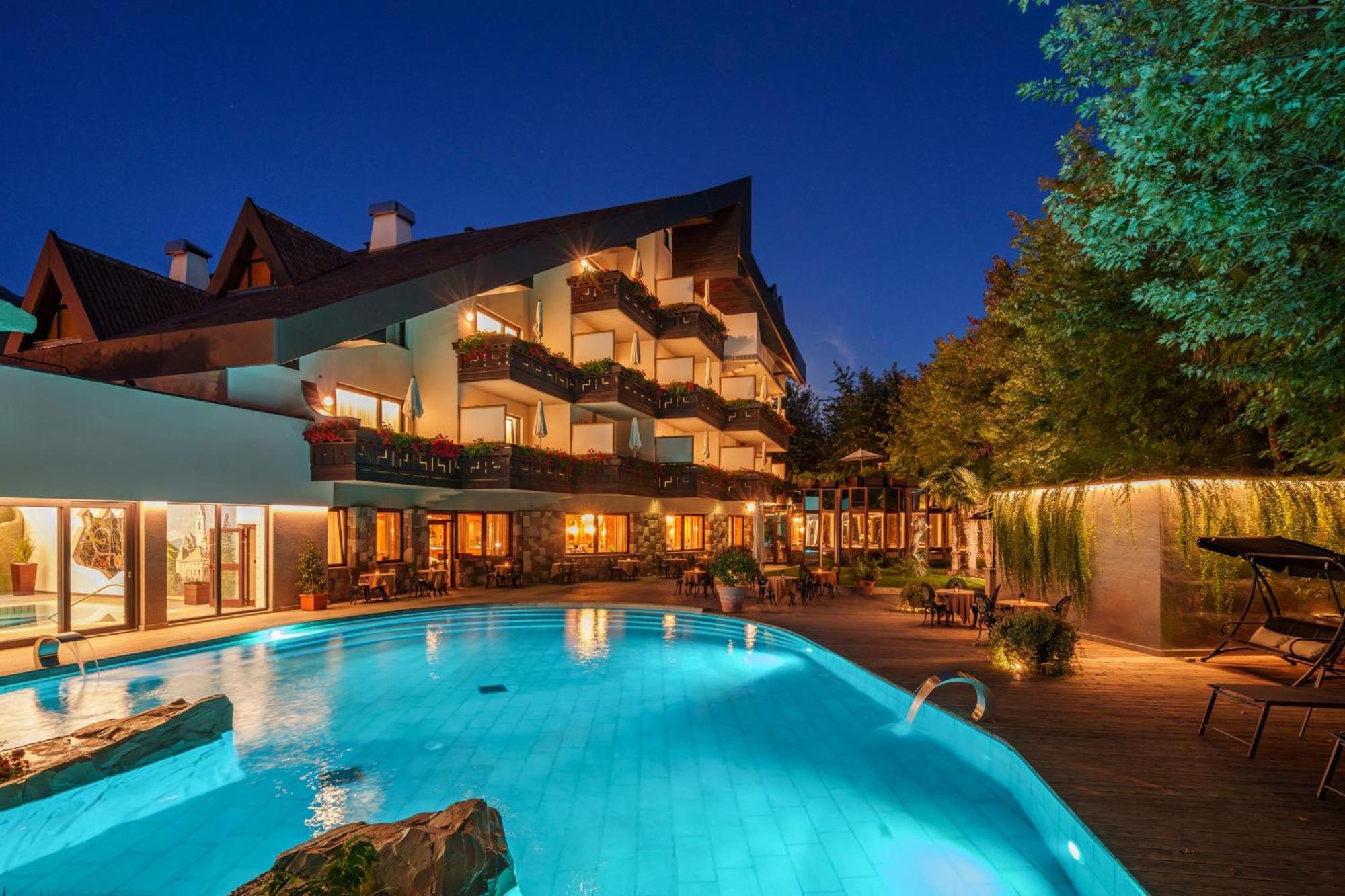 Hotel Vier Jahreszeiten Silandro Ngoại thất bức ảnh
