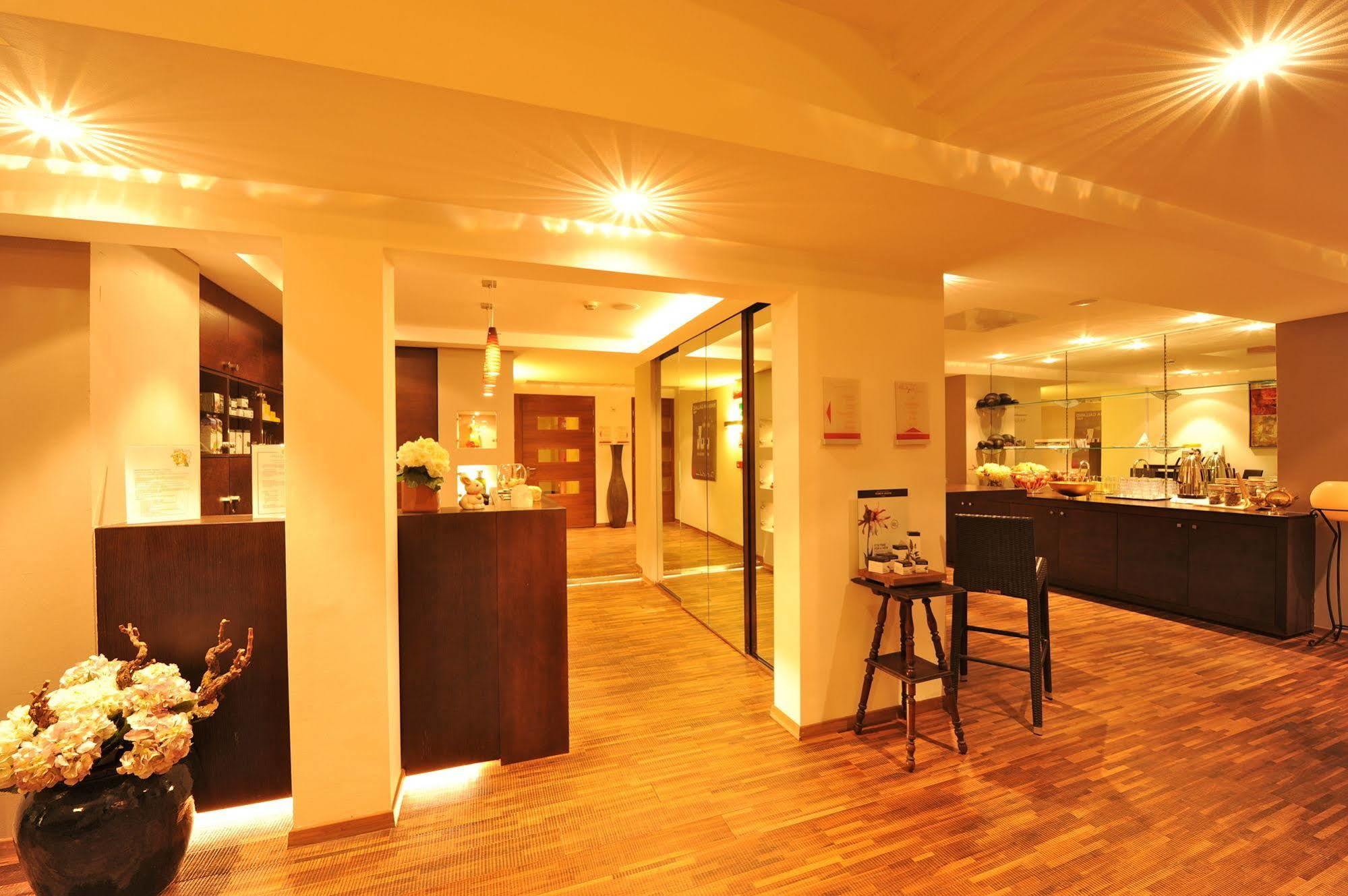 Hotel Vier Jahreszeiten Silandro Ngoại thất bức ảnh