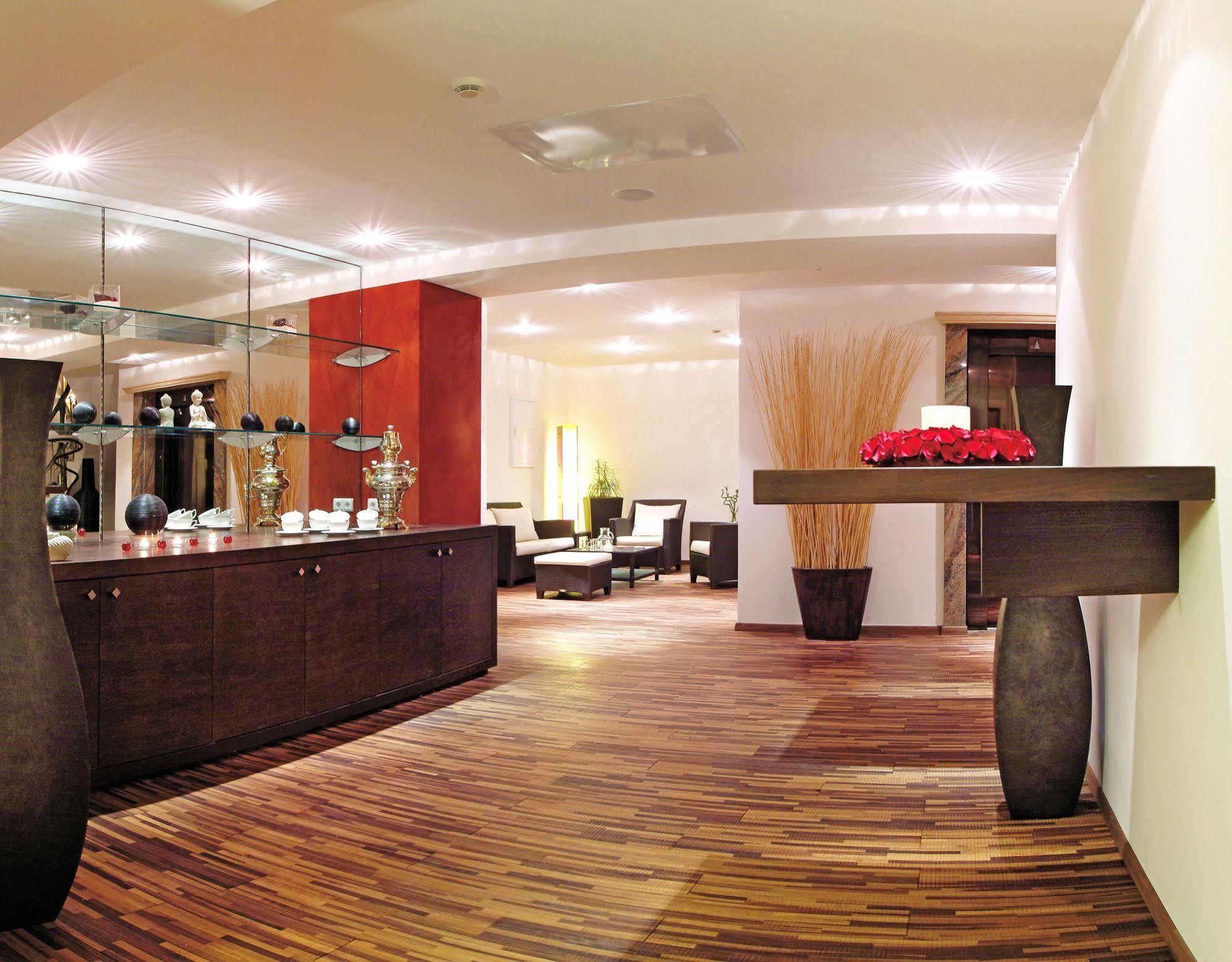 Hotel Vier Jahreszeiten Silandro Ngoại thất bức ảnh