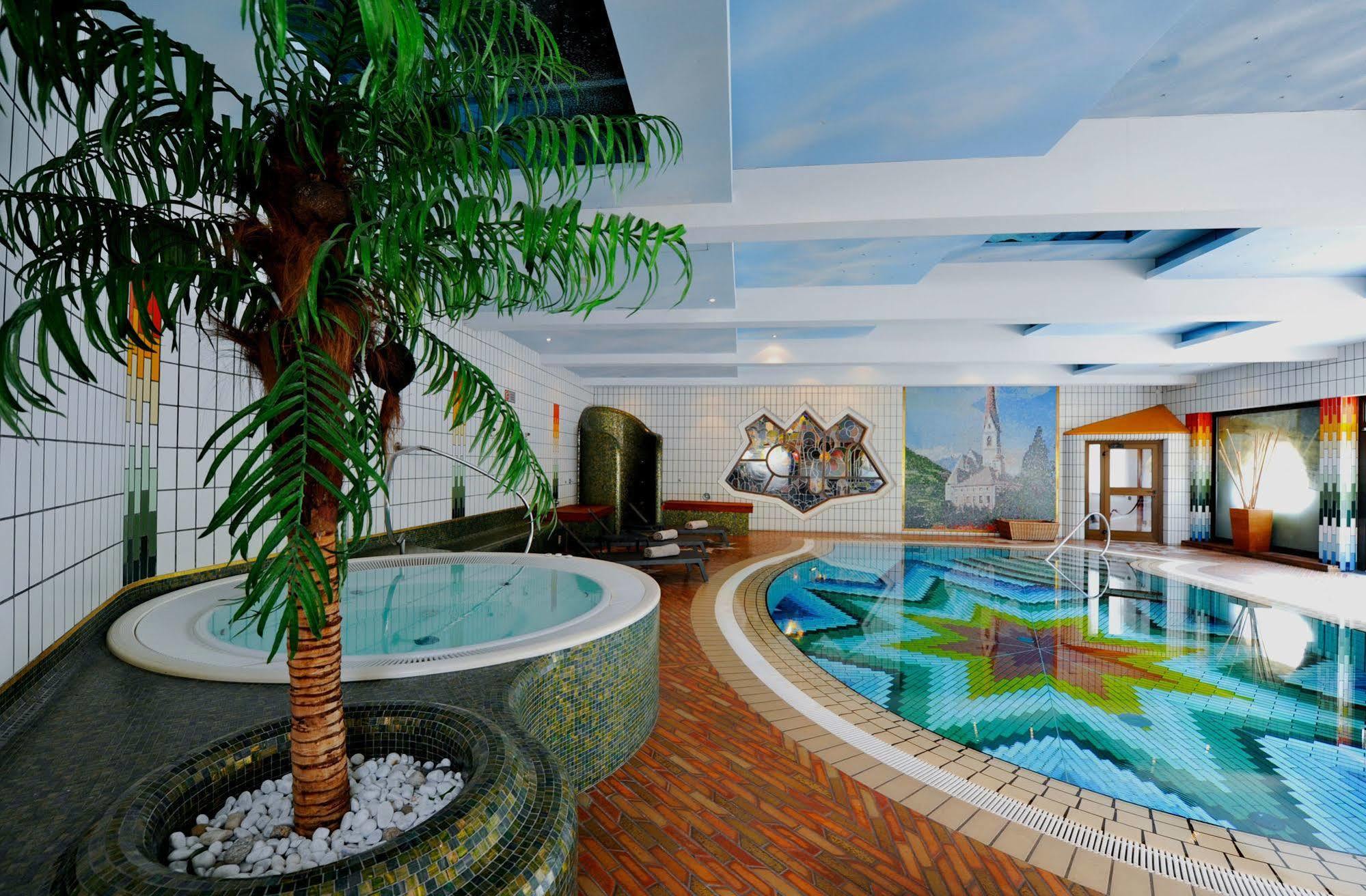 Hotel Vier Jahreszeiten Silandro Ngoại thất bức ảnh